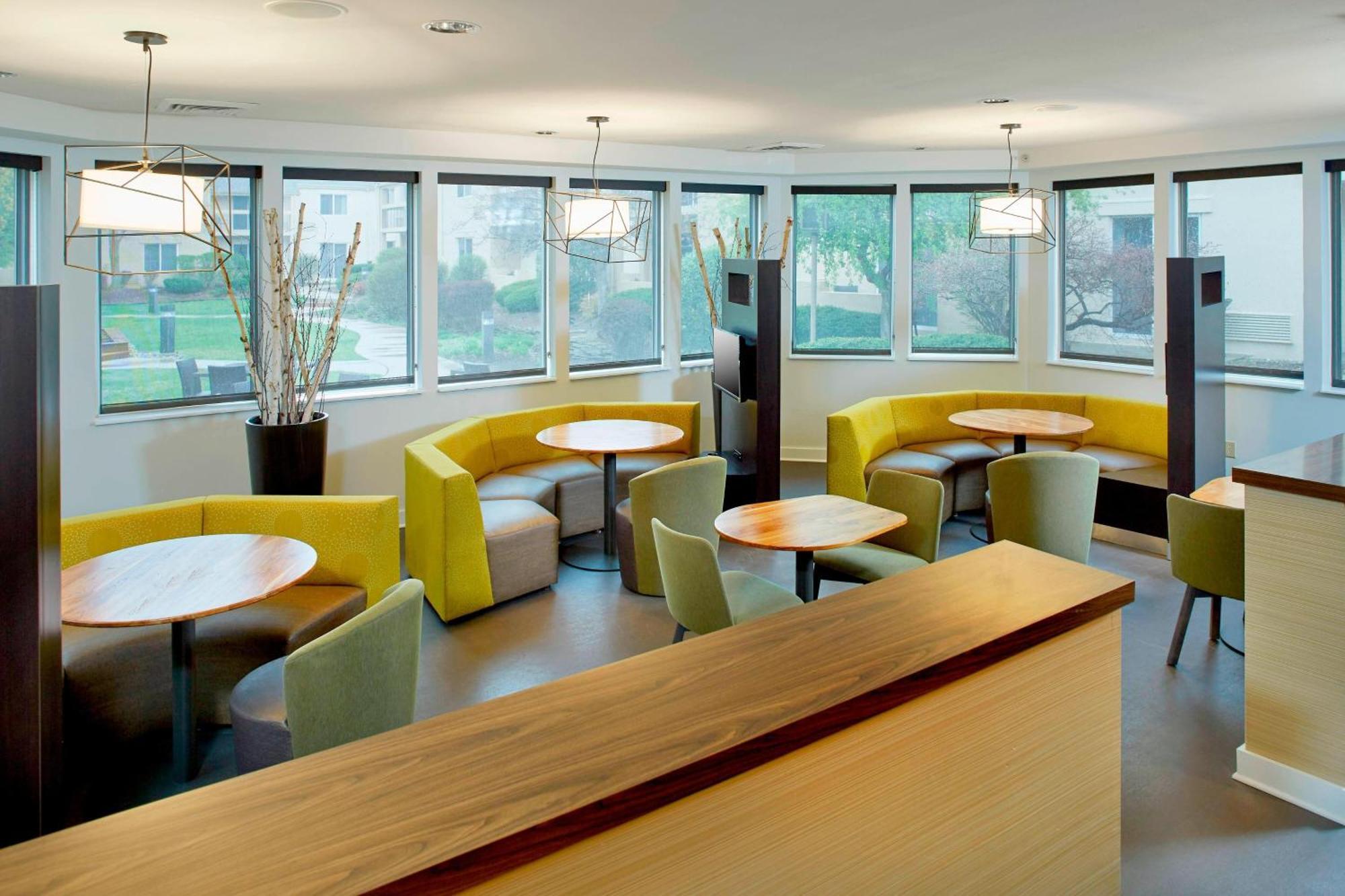 Hotel Courtyard By Marriott Lansing Esterno foto