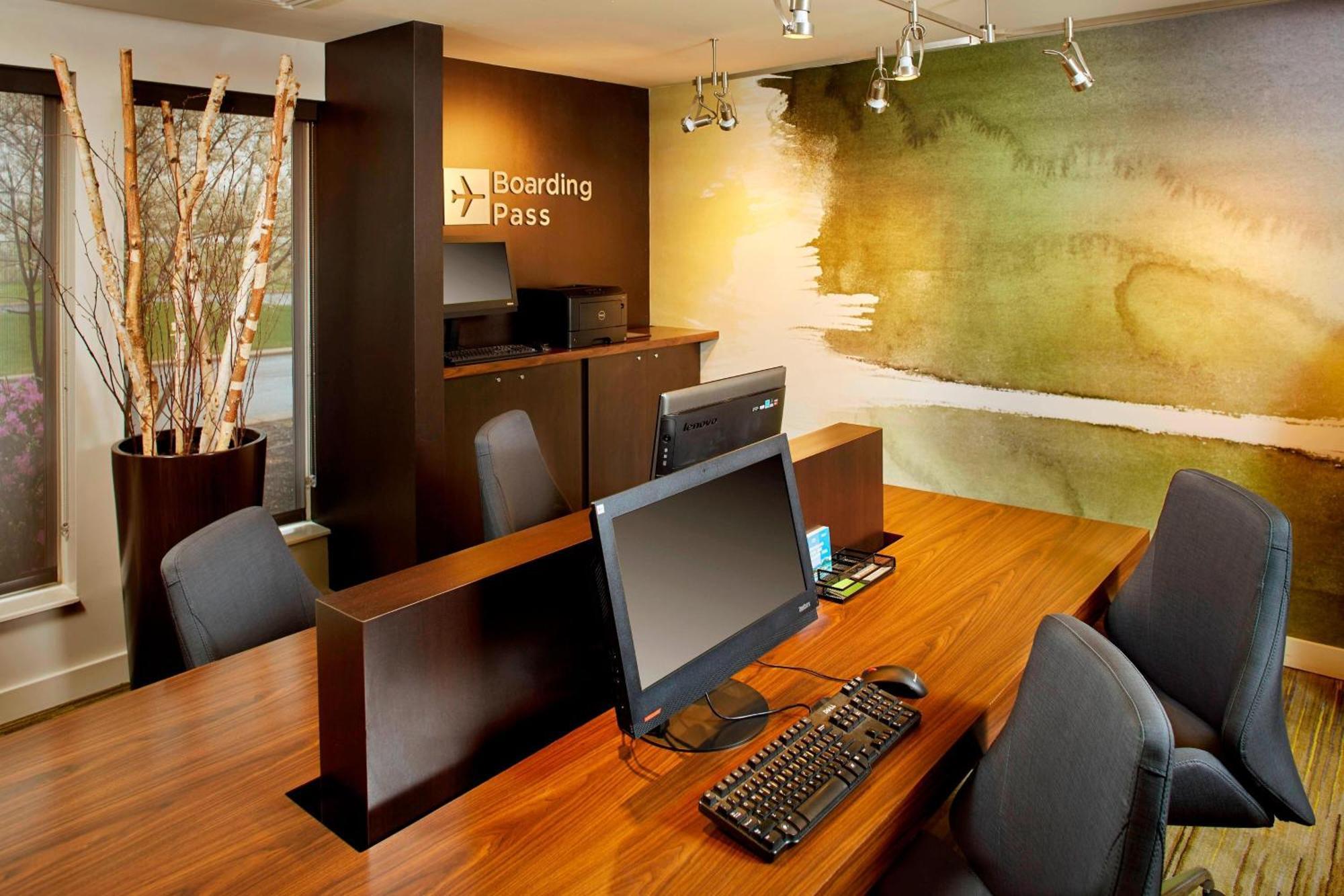 Hotel Courtyard By Marriott Lansing Esterno foto