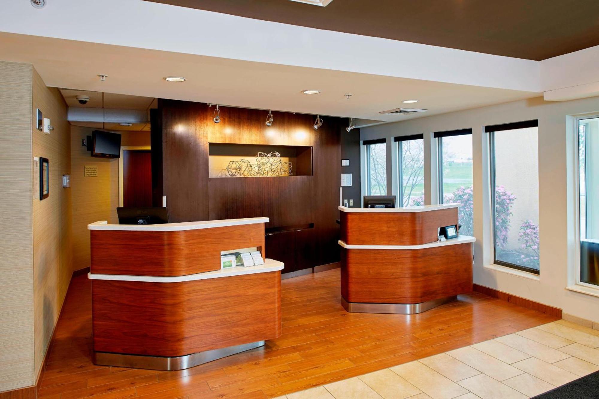 Hotel Courtyard By Marriott Lansing Esterno foto