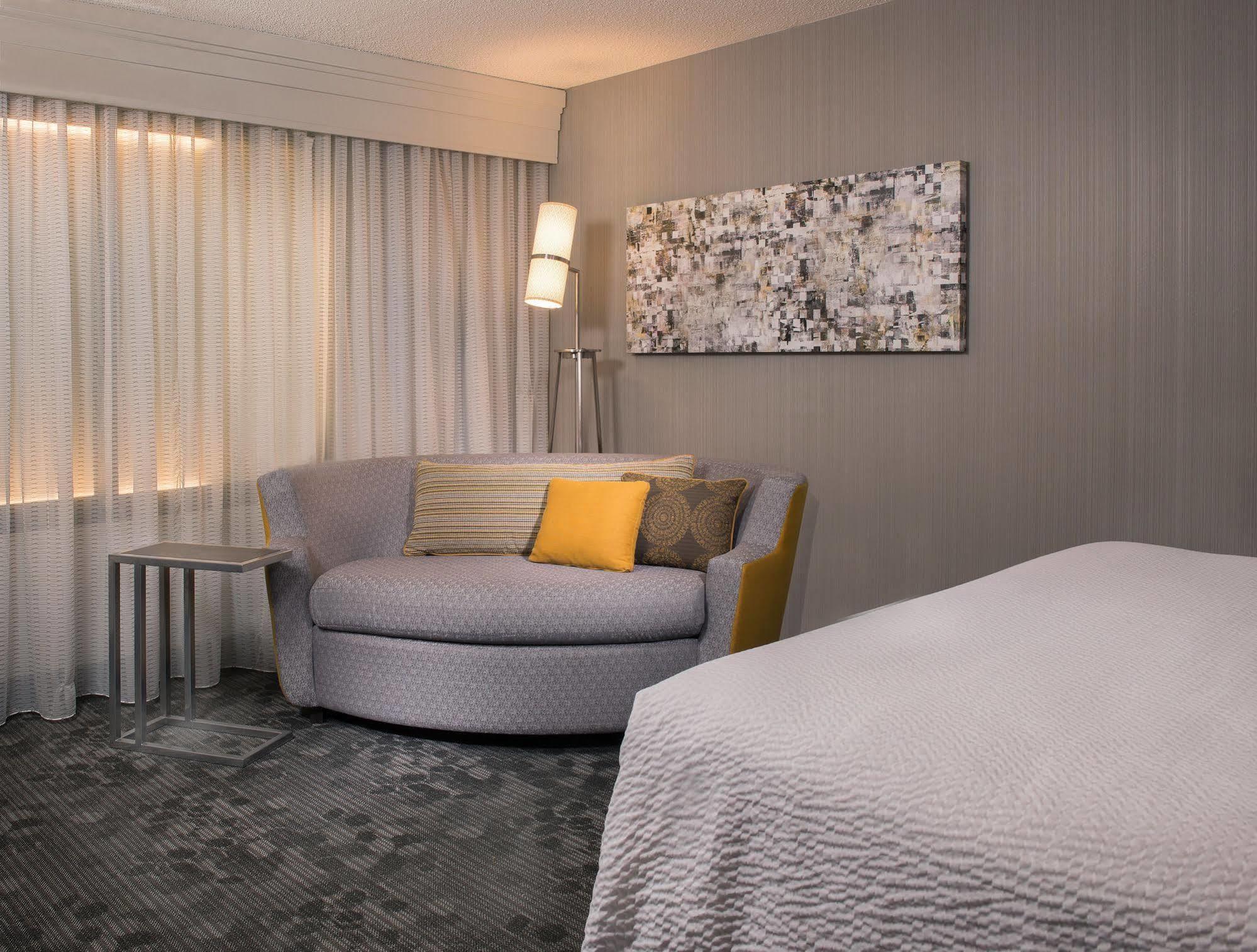 Hotel Courtyard By Marriott Lansing Esterno foto