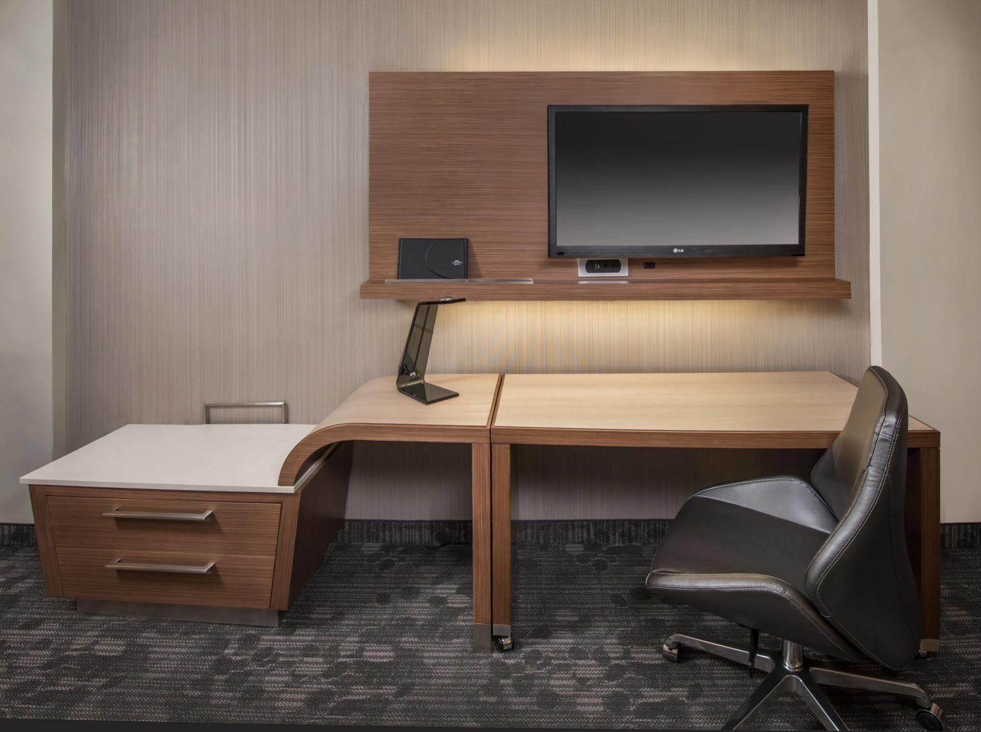 Hotel Courtyard By Marriott Lansing Esterno foto